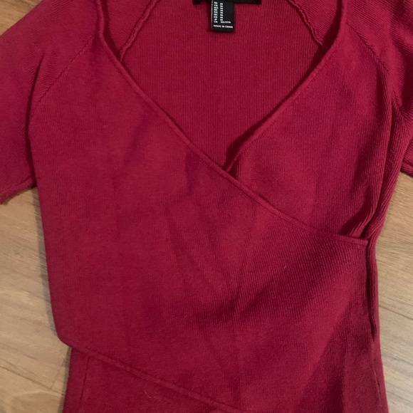 Red Short Sleeve Crop Top - Picture 2 of 2